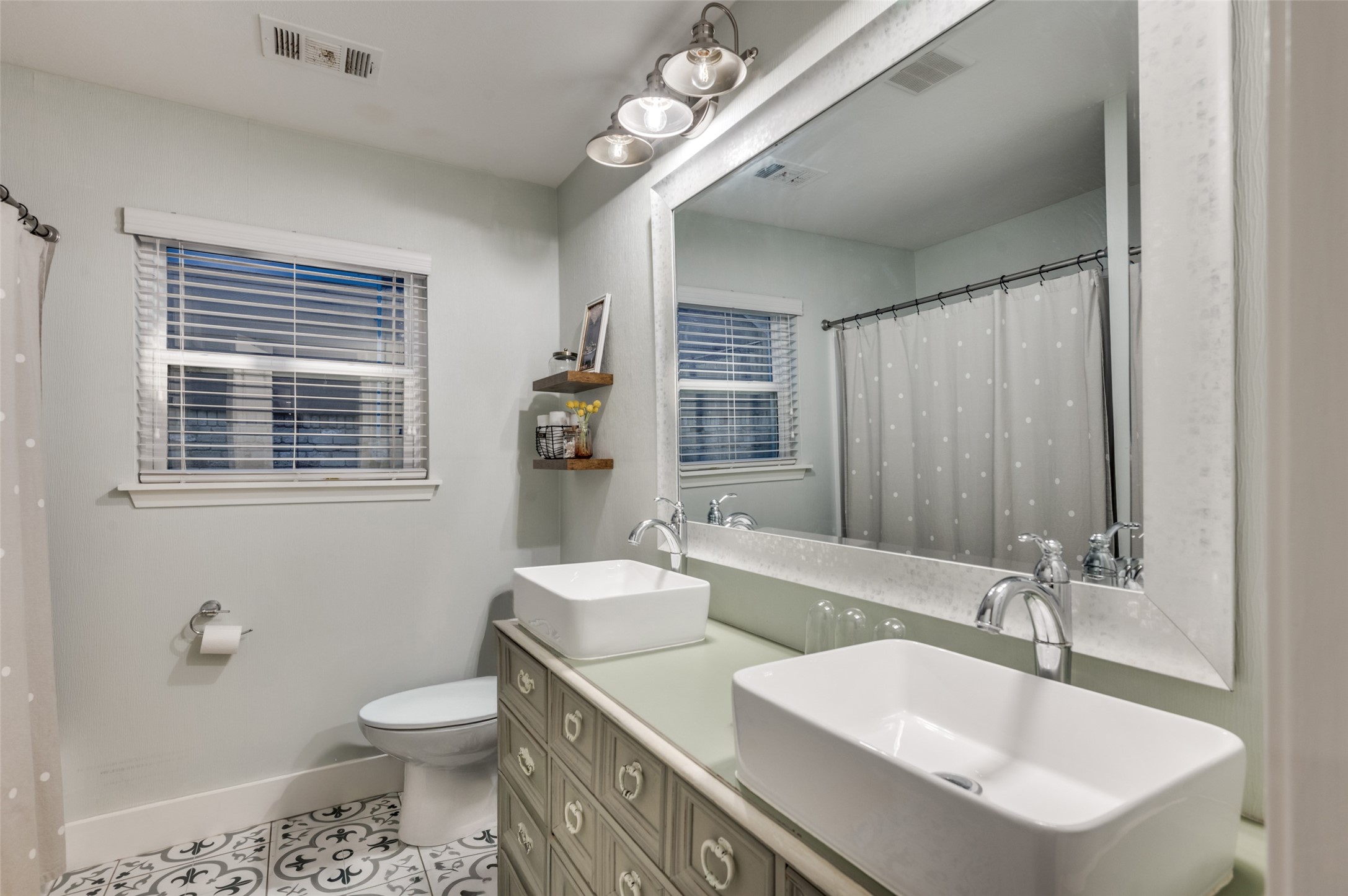 1109 Forest Oaks Lane