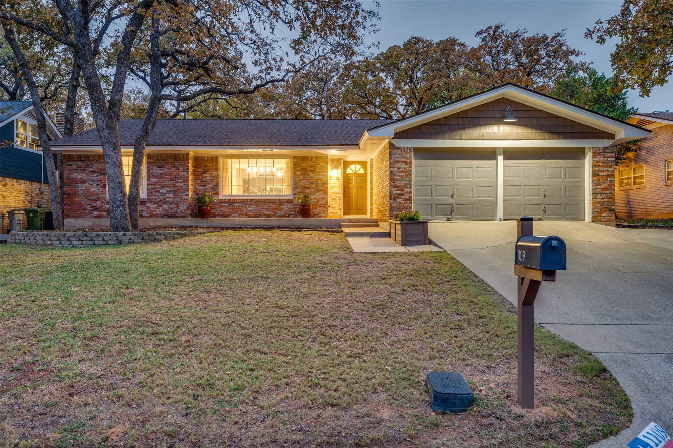 1109 Forest Oaks Lane