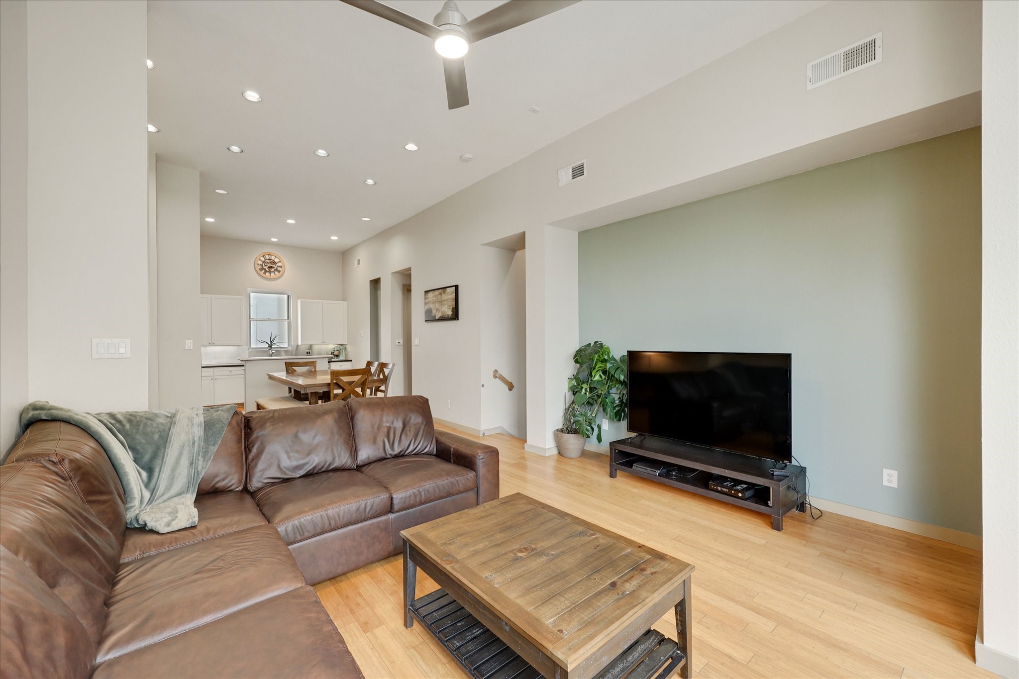 745 Cannen John Lane