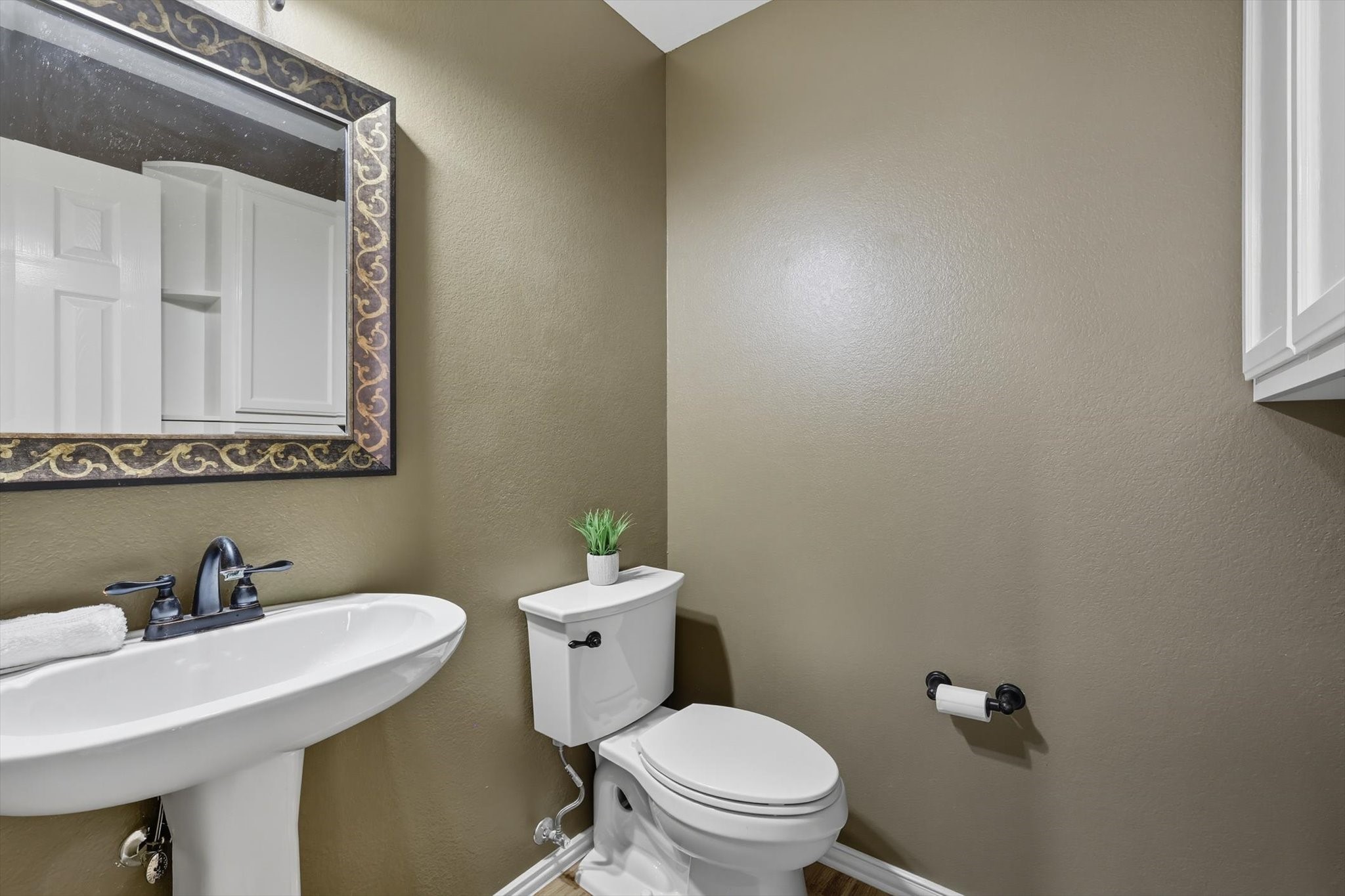 2499 Streamside Court