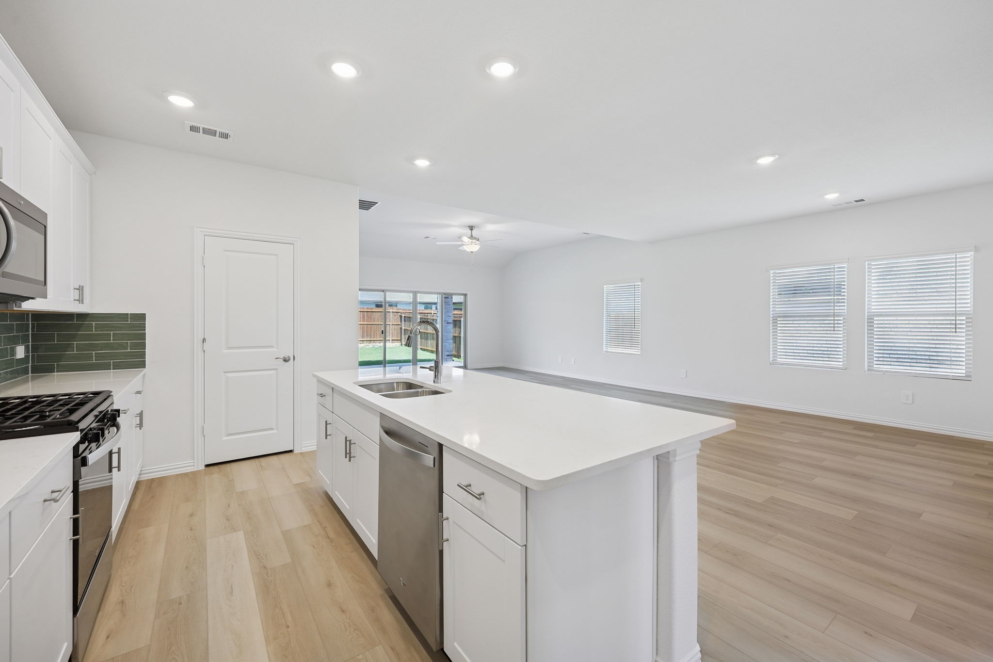 2704 Grand Canyon Street