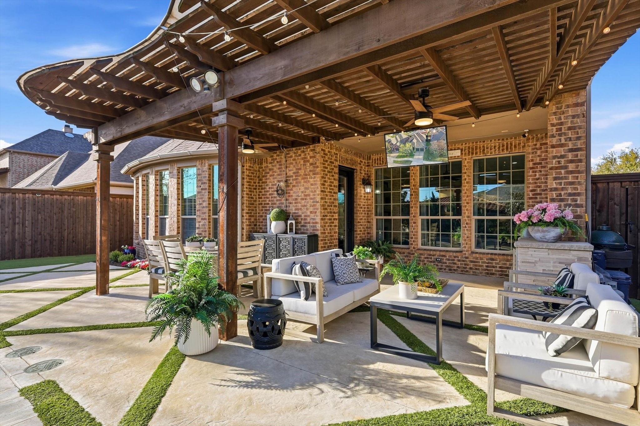 2911 Reynolds Lane