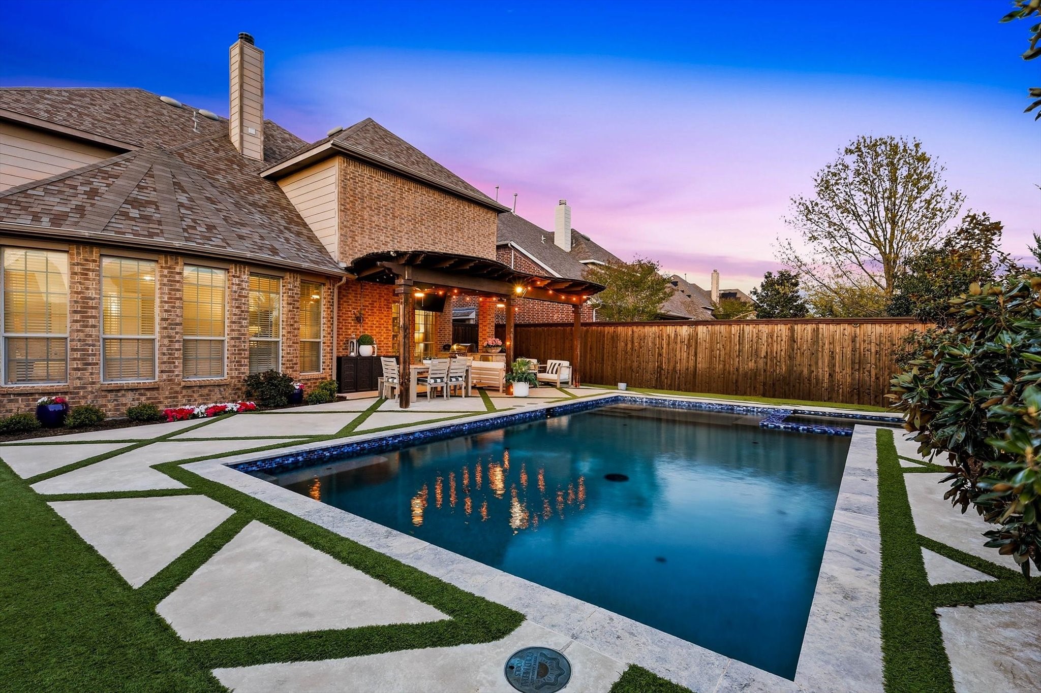 2911 Reynolds Lane