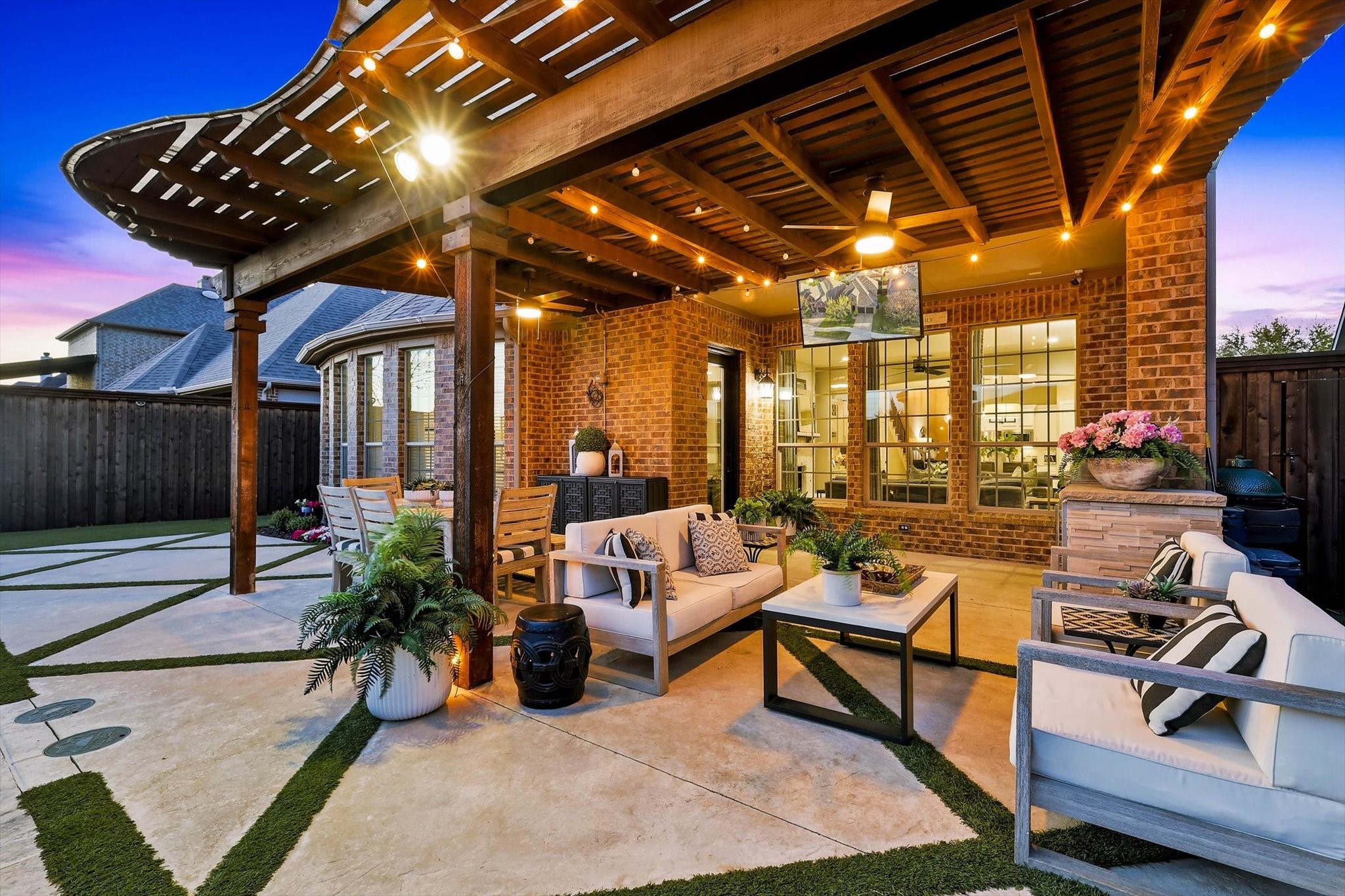 2911 Reynolds Lane