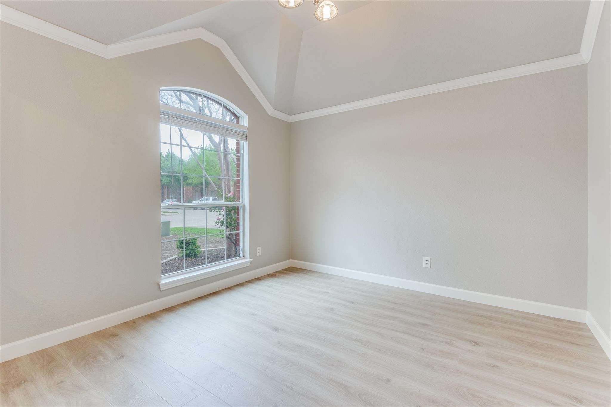 1471 Tree Top Drive