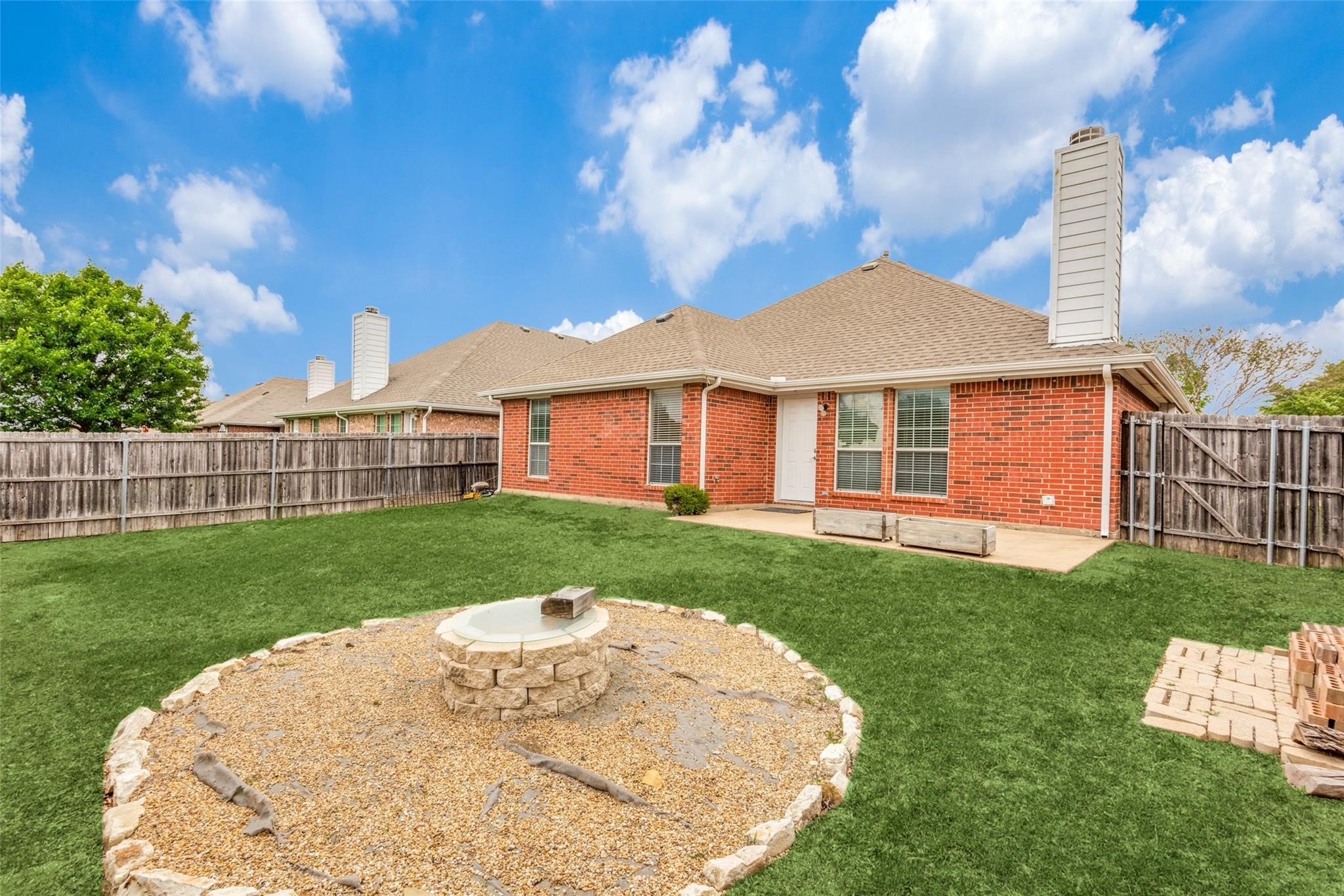 1471 Tree Top Drive