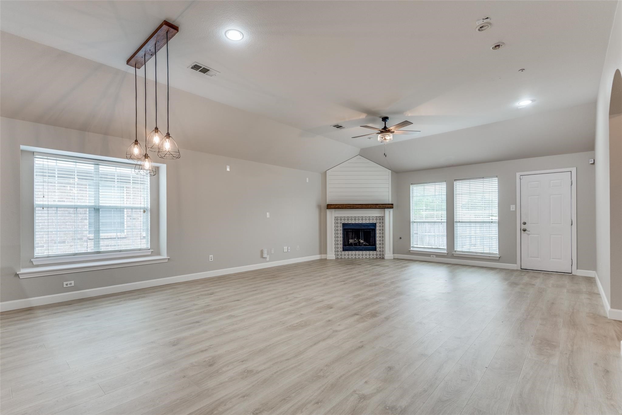 1471 Tree Top Drive