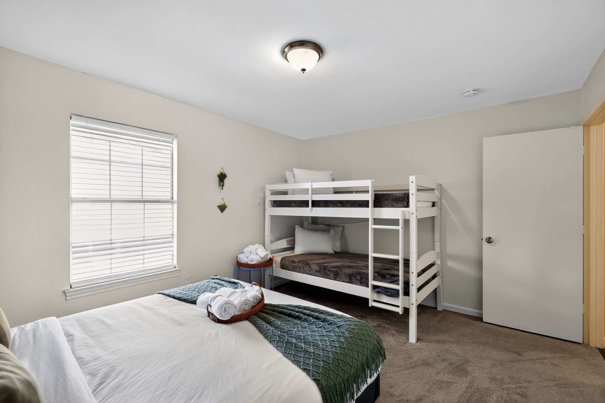2509 W Oakdale Road