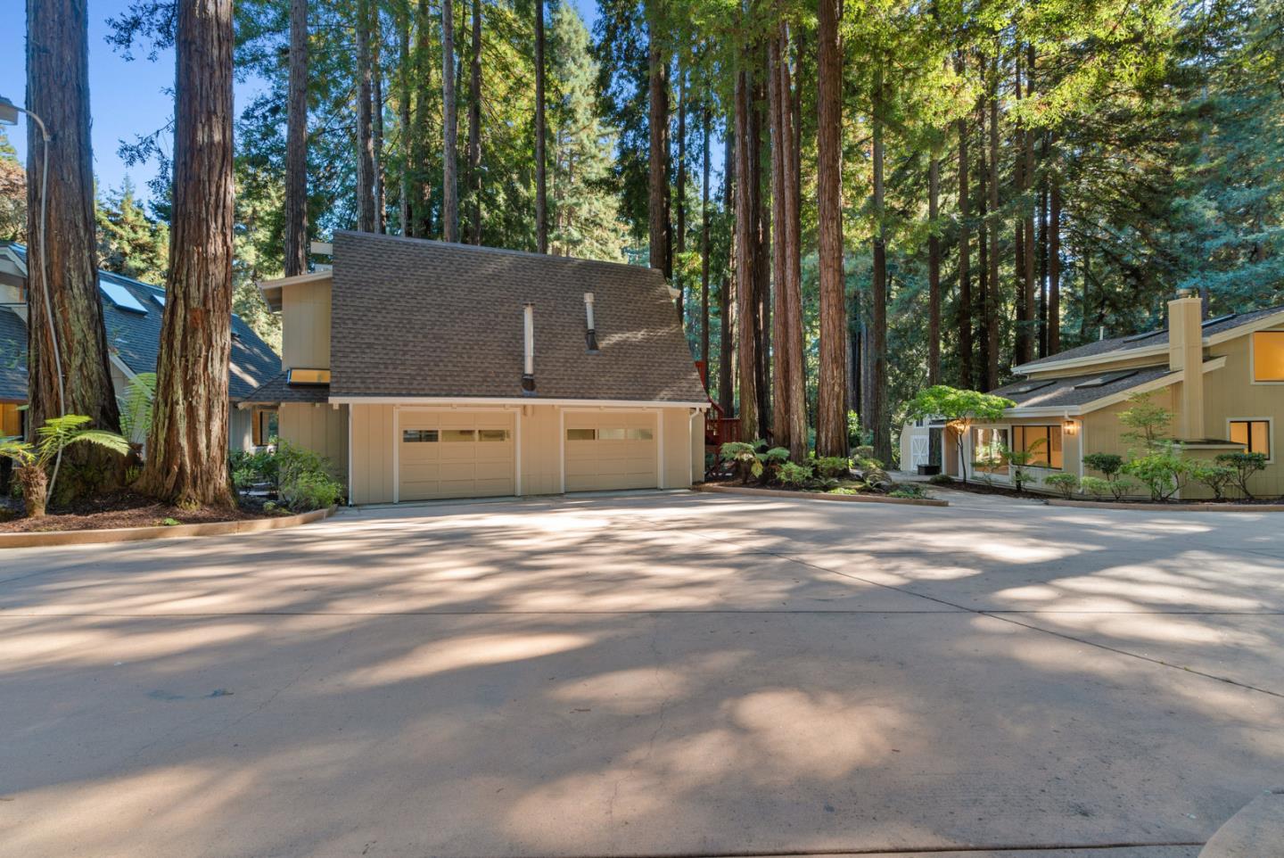 1695 Creek RD