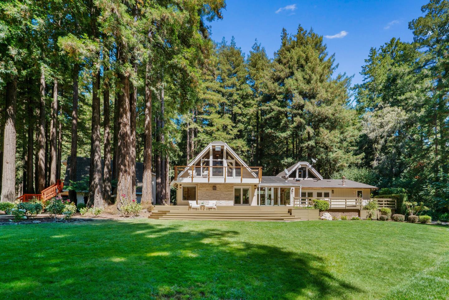 1695 Creek RD