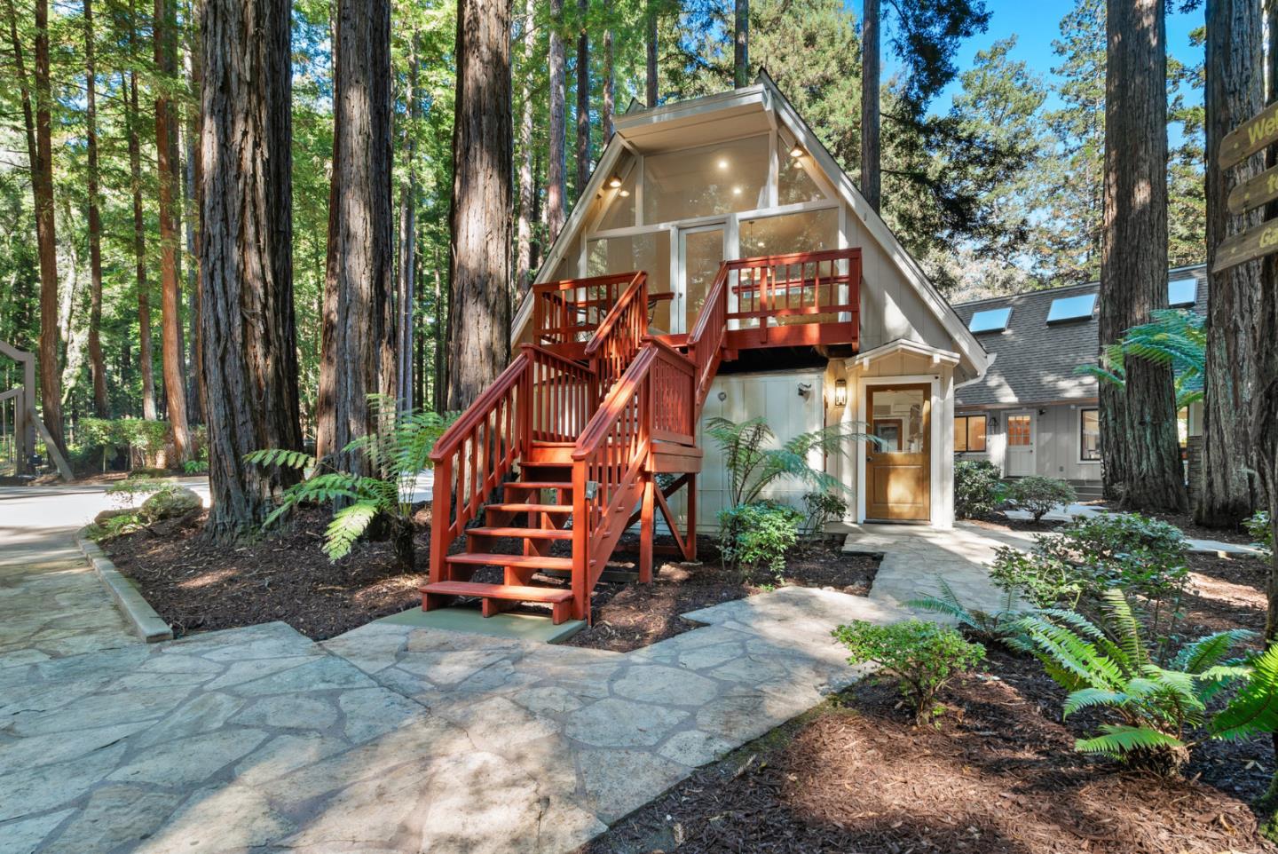 1695 Creek RD
