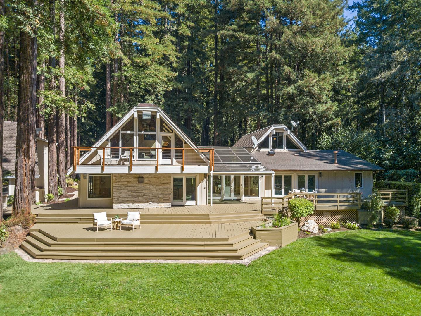 1695 Creek RD