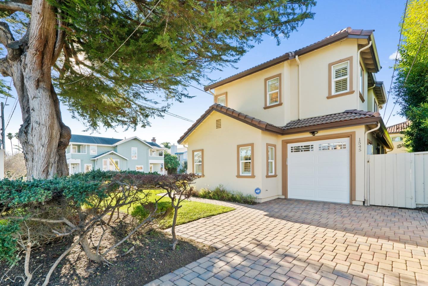 1545 Lincoln AVE