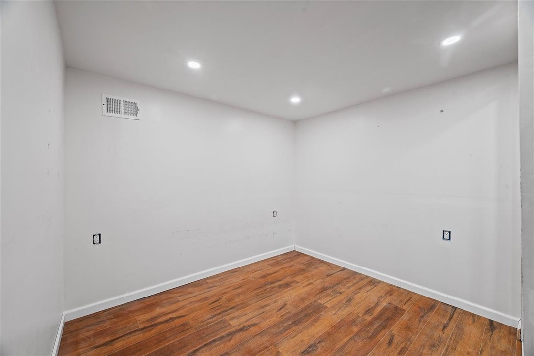 110 Old Barn Dr