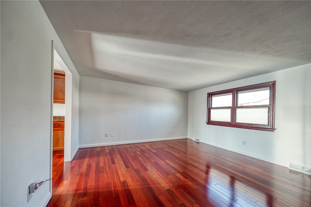 2141 Cayuga