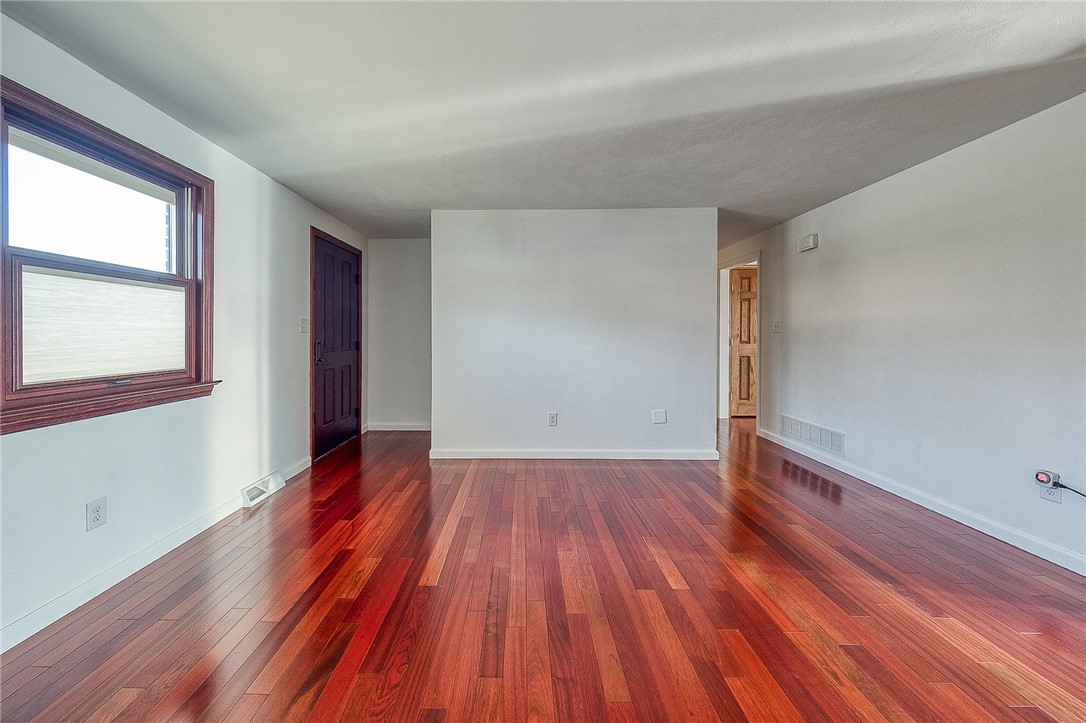 2141 Cayuga