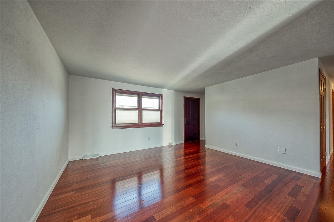2141 Cayuga