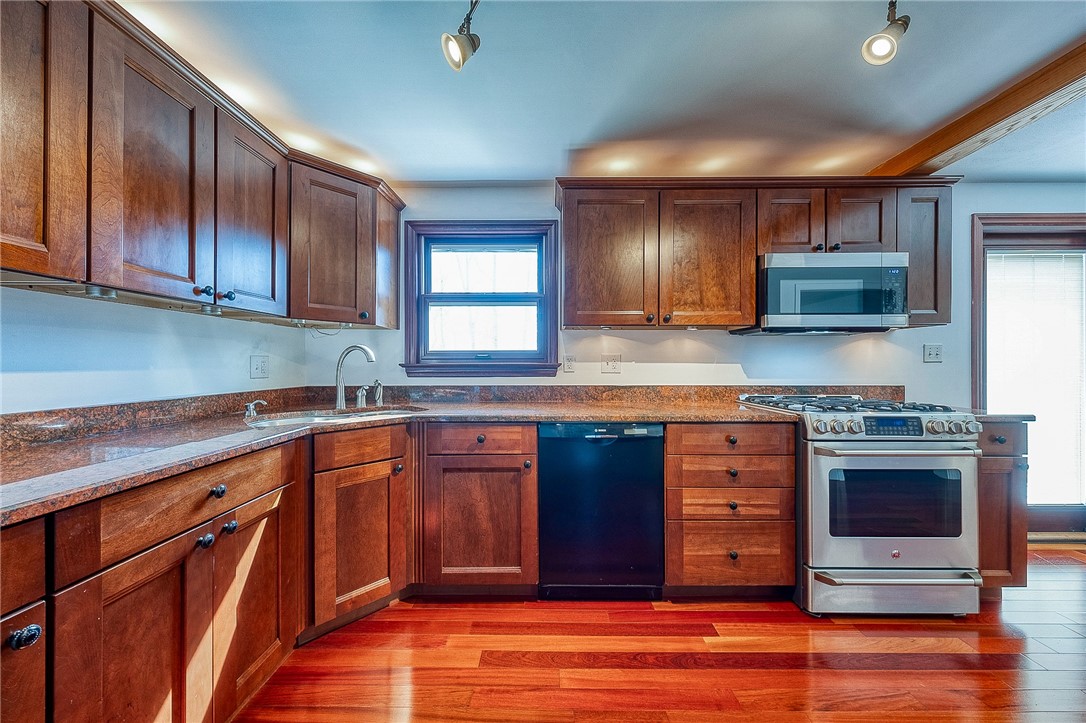 2141 Cayuga