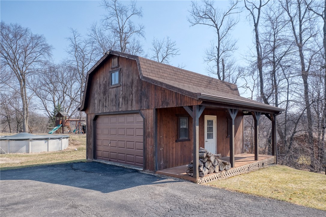 2141 Cayuga