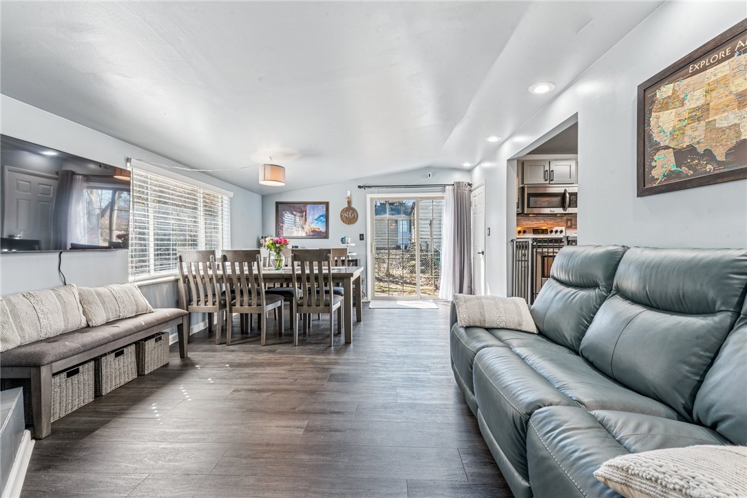 124 Carousel Dr
