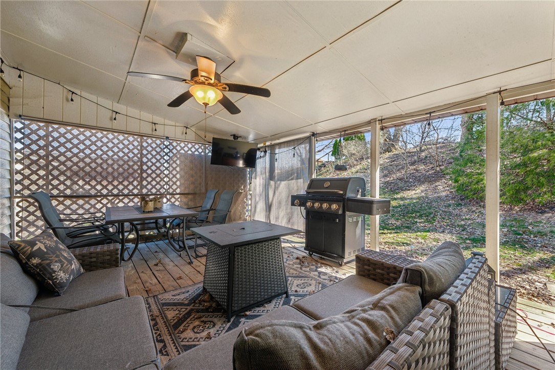 124 Carousel Dr