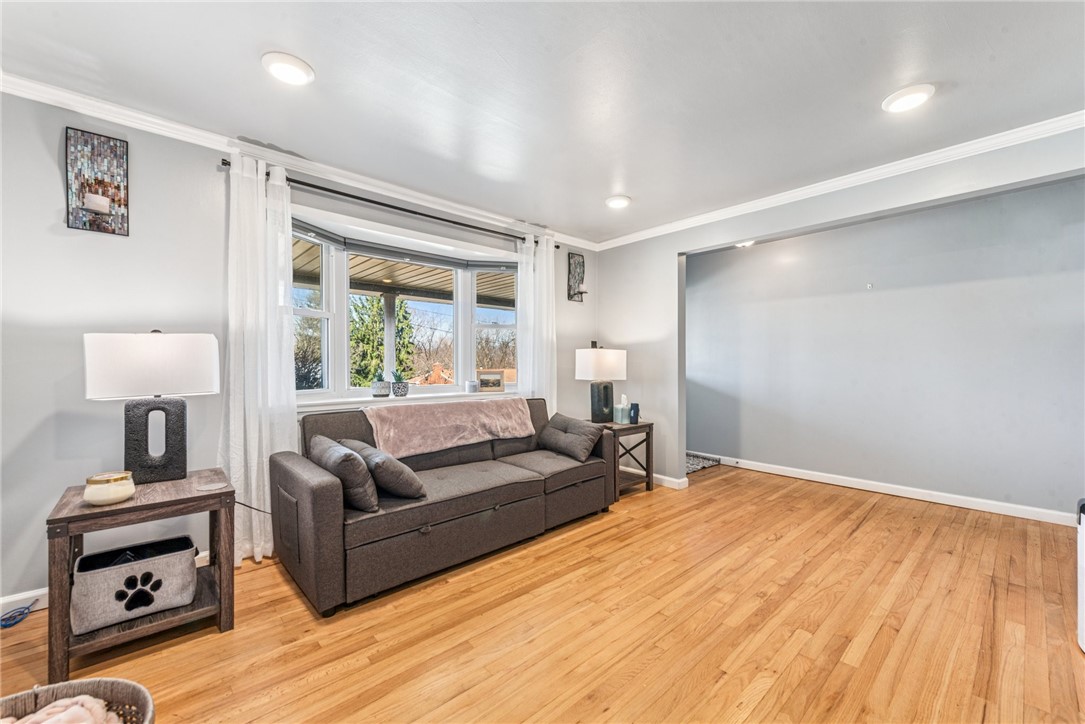 124 Carousel Dr
