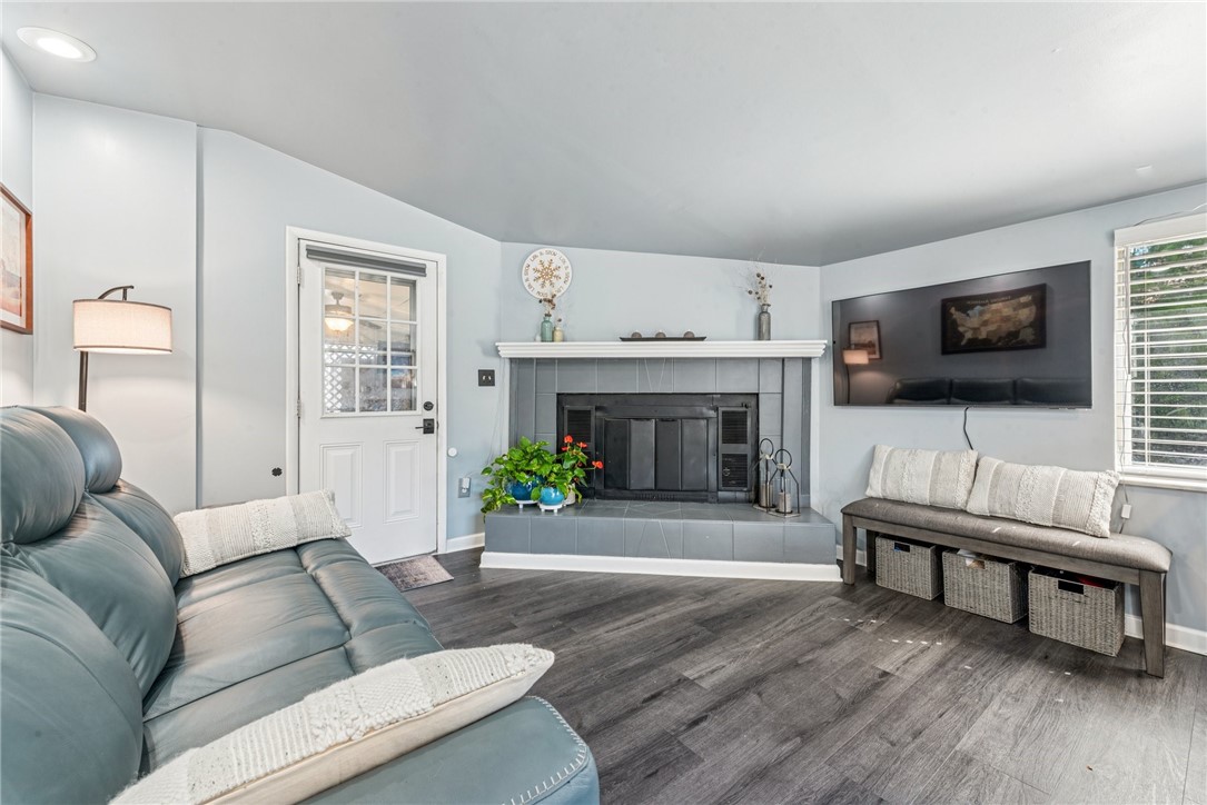 124 Carousel Dr