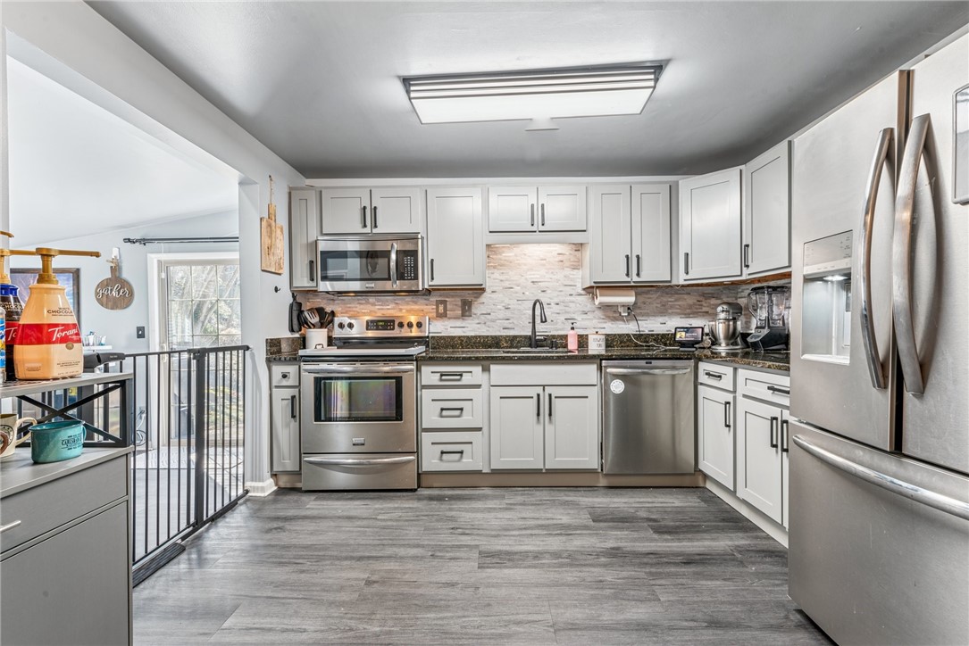124 Carousel Dr