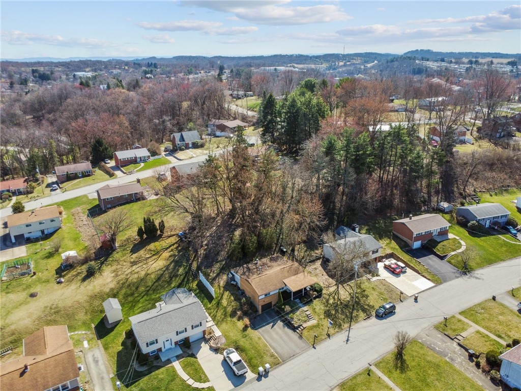 124 Carousel Dr