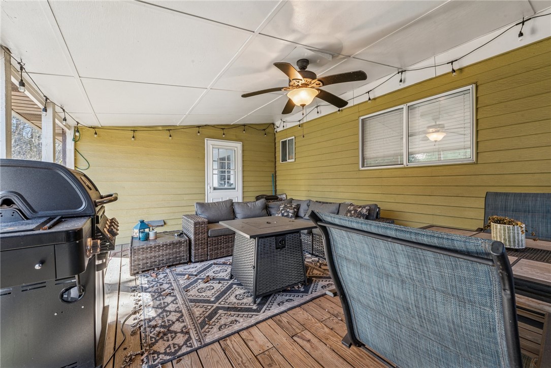 124 Carousel Dr