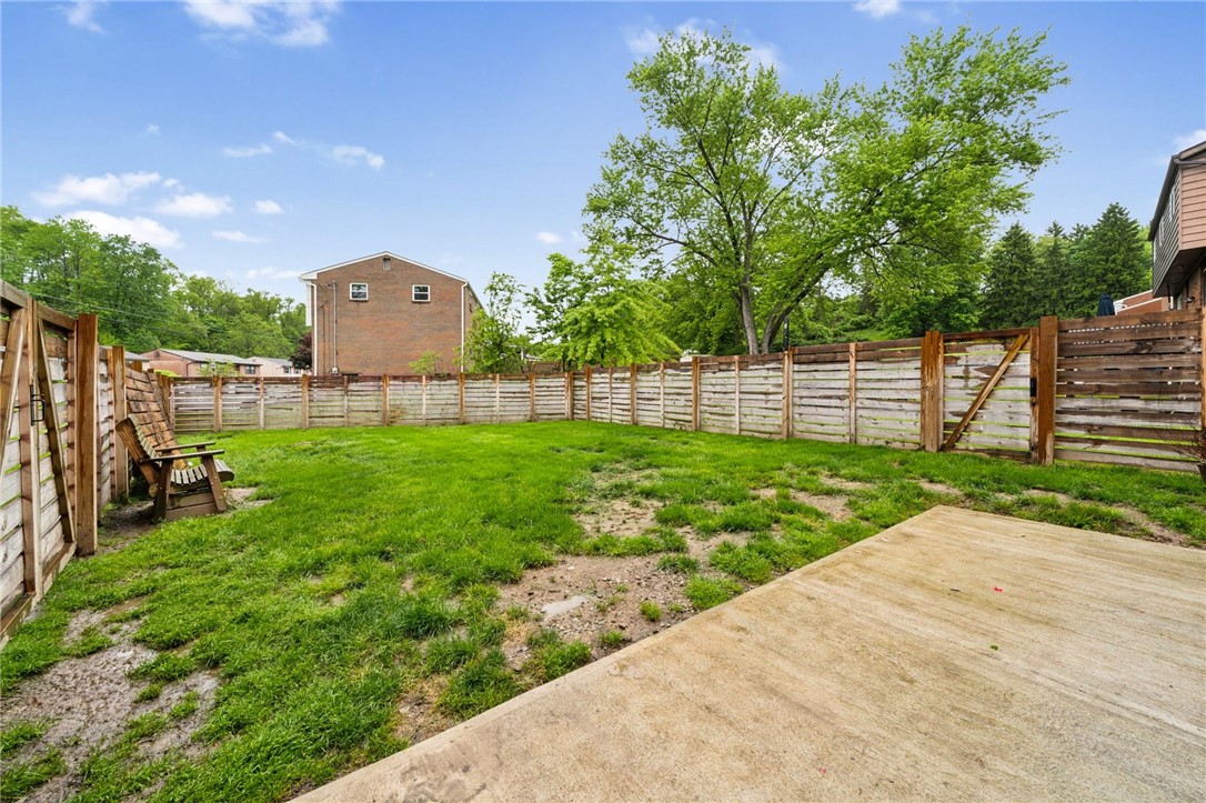 398 Holiday Park Dr