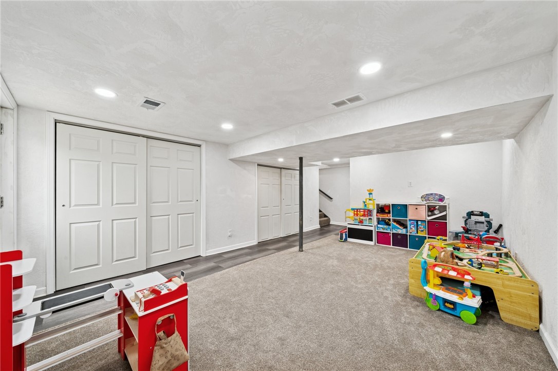 398 Holiday Park Dr