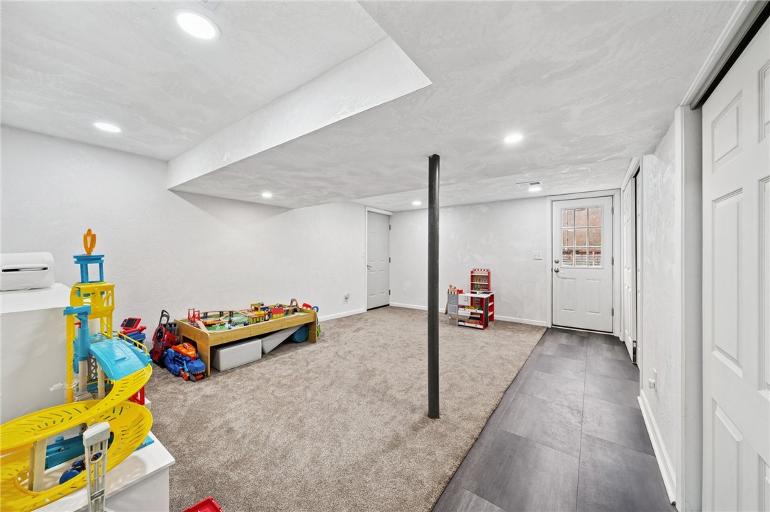 398 Holiday Park Dr