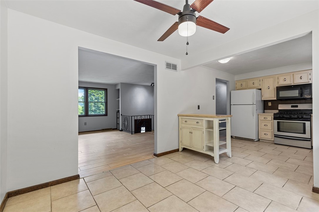 3863 Grist Mill Ln