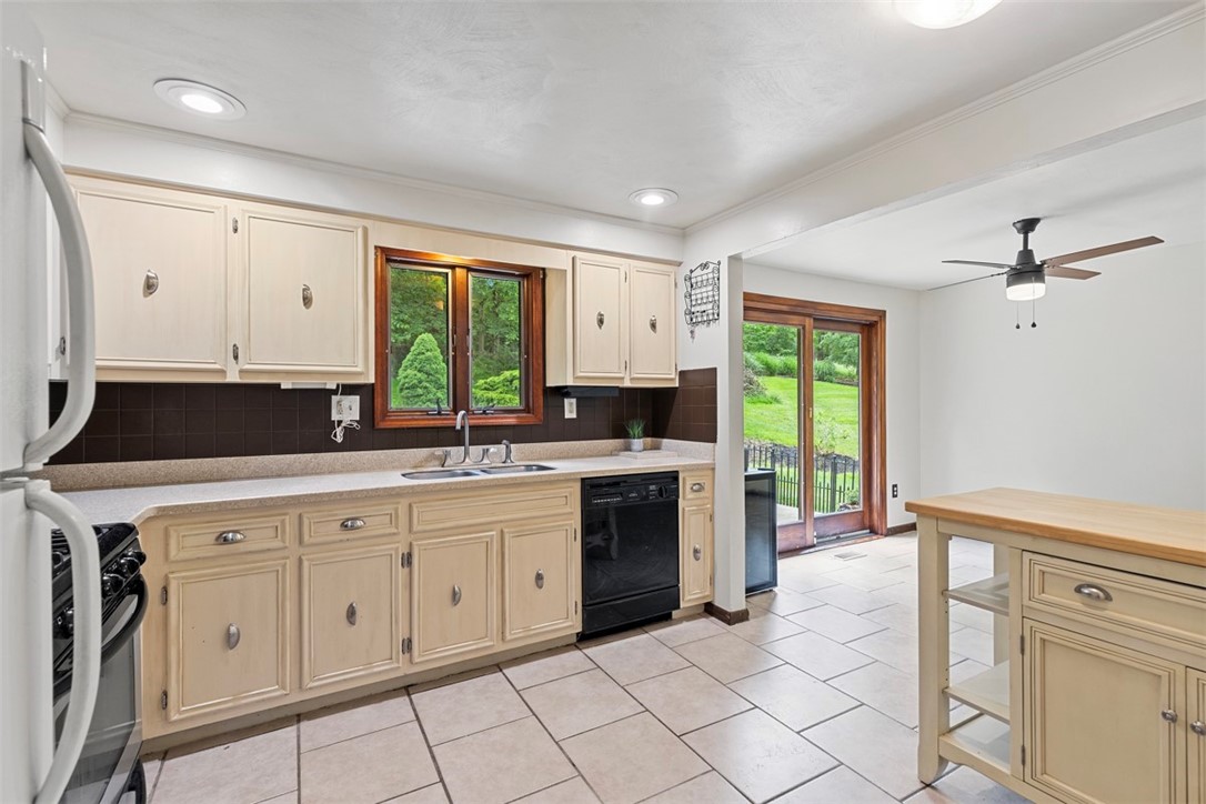 3863 Grist Mill Ln
