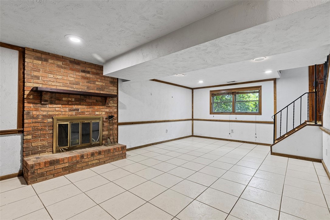 3863 Grist Mill Ln