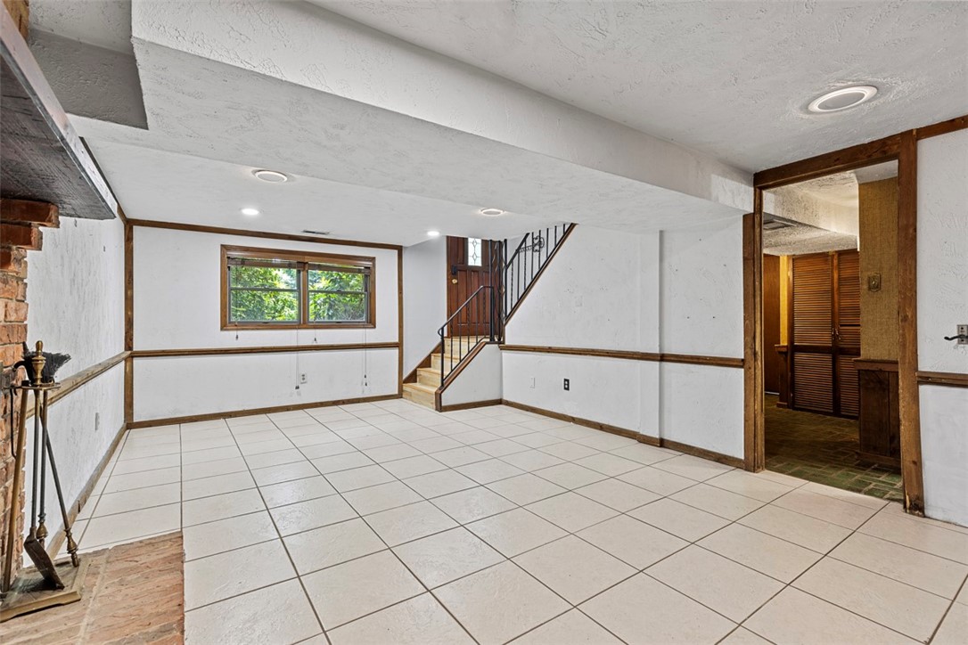 3863 Grist Mill Ln