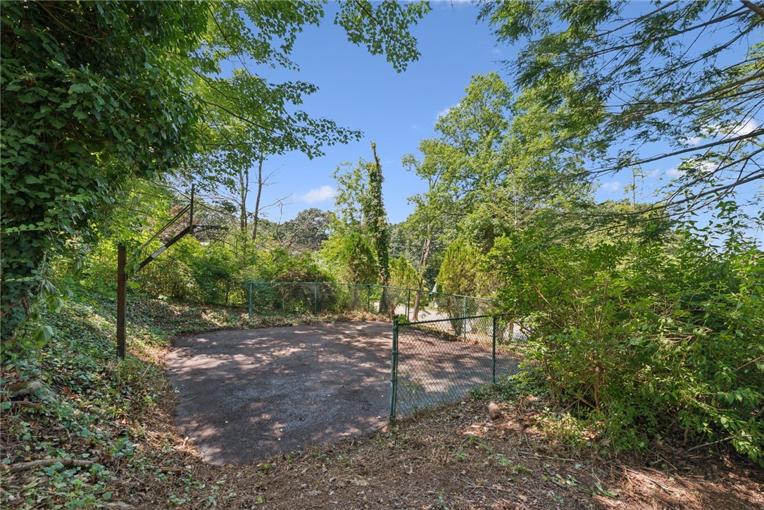 3218 Ridgeway Rd