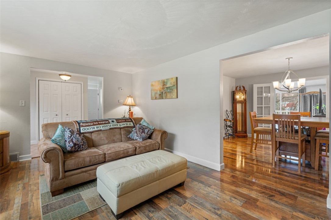 1513 Sugarloaf Dr