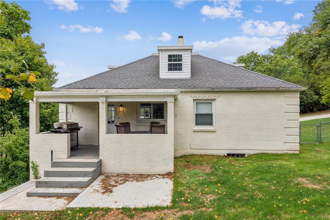 301 Lewis Ave