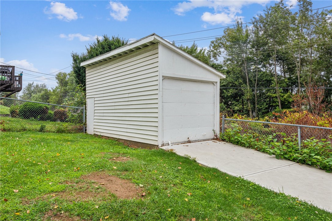 301 Lewis Ave