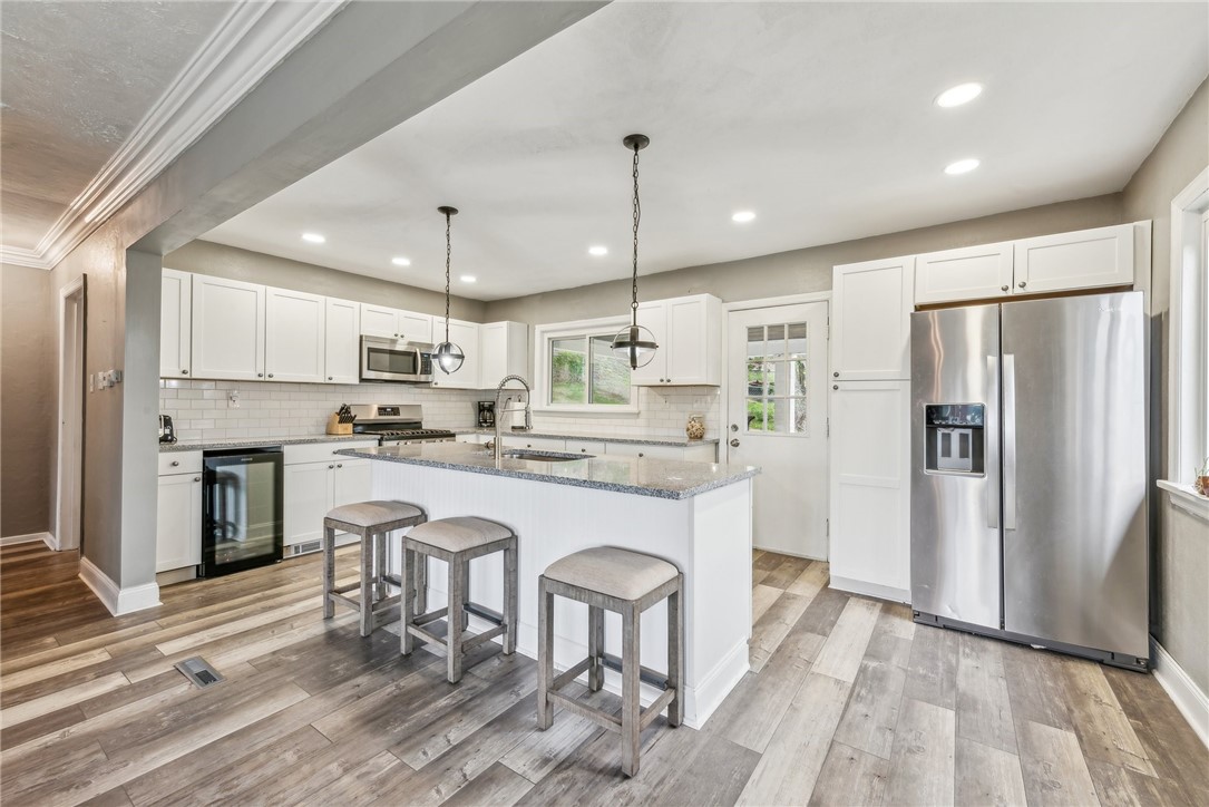 301 Lewis Ave
