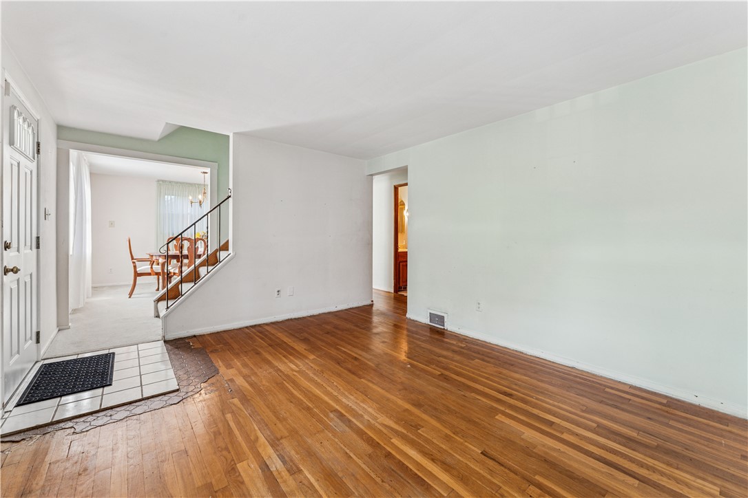 120 Parkwood Dr