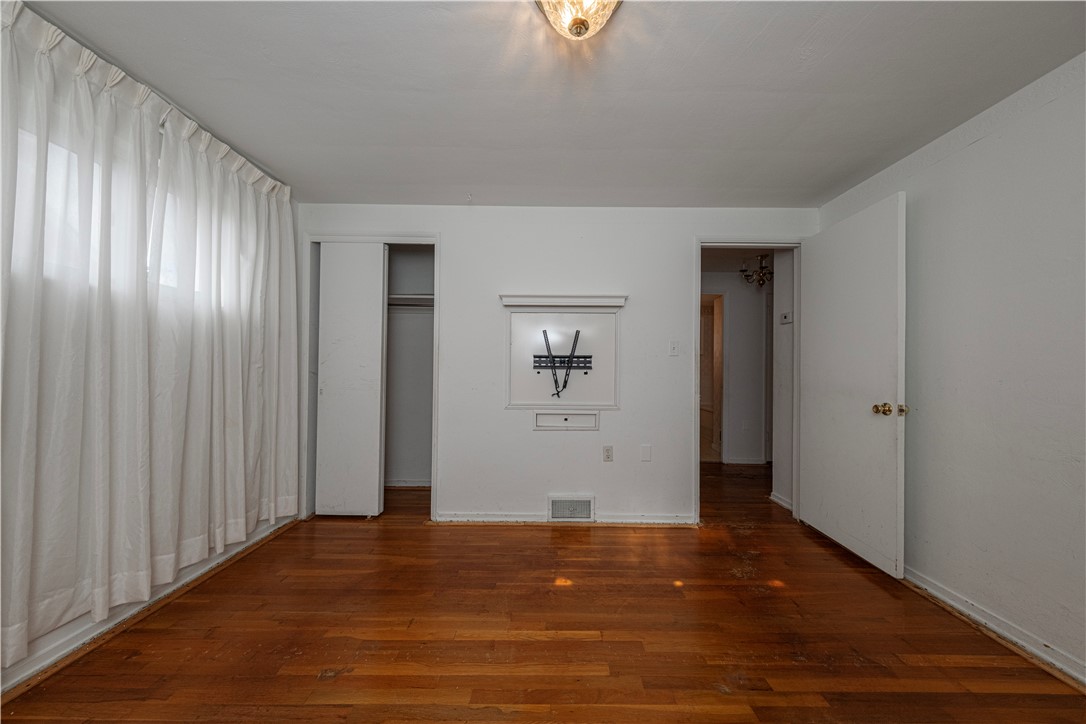 121 Parkwood Dr