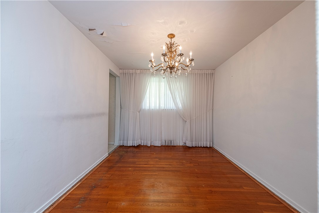 121 Parkwood Dr
