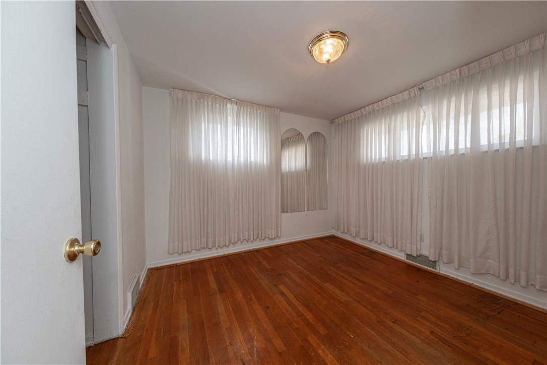 121 Parkwood Dr