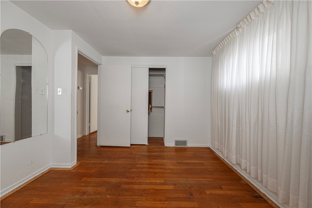 121 Parkwood Dr
