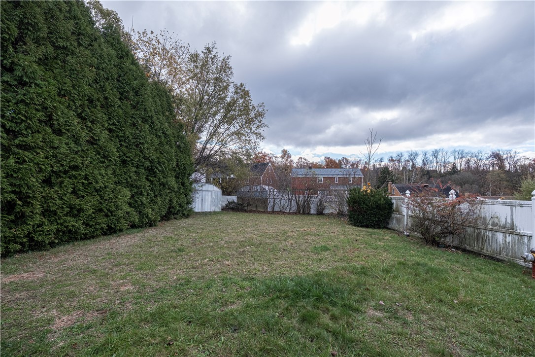 121 Parkwood Dr