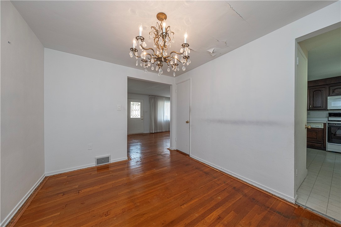 121 Parkwood Dr
