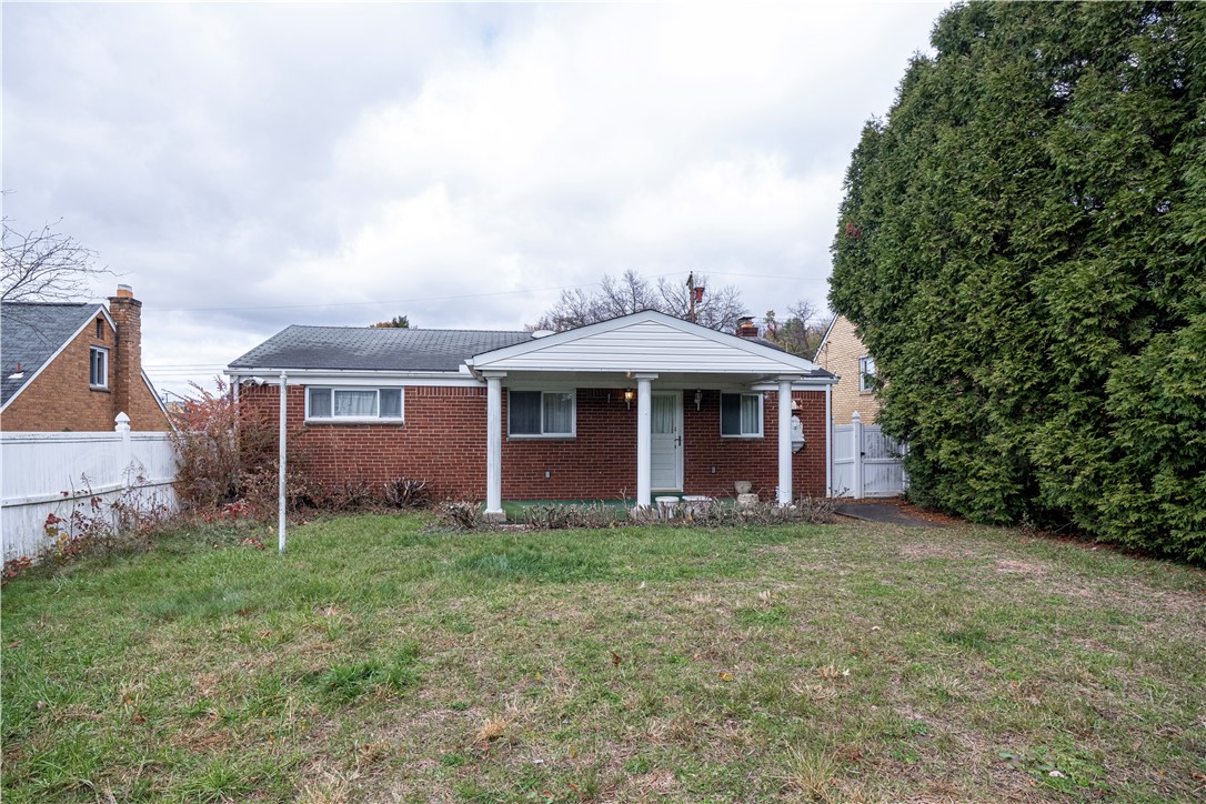 121 Parkwood Dr